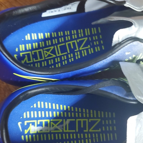 Nike Soccer shoes - Picture 6 of 9